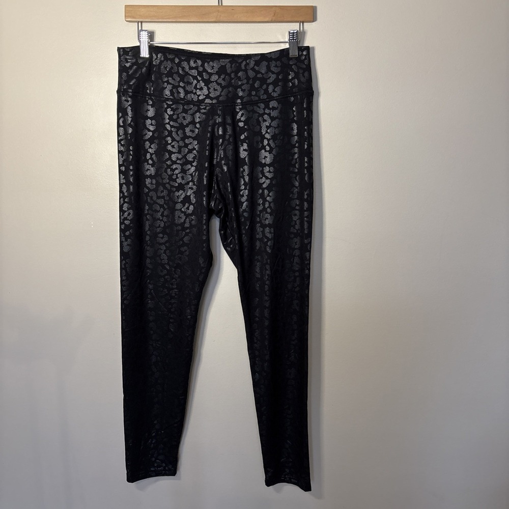 Chico's Zenergy Black Foil Print Legging Size 1 R (8/10) NWT Gym Walking Workout